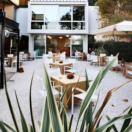 阿洛尼酒店 里米尼